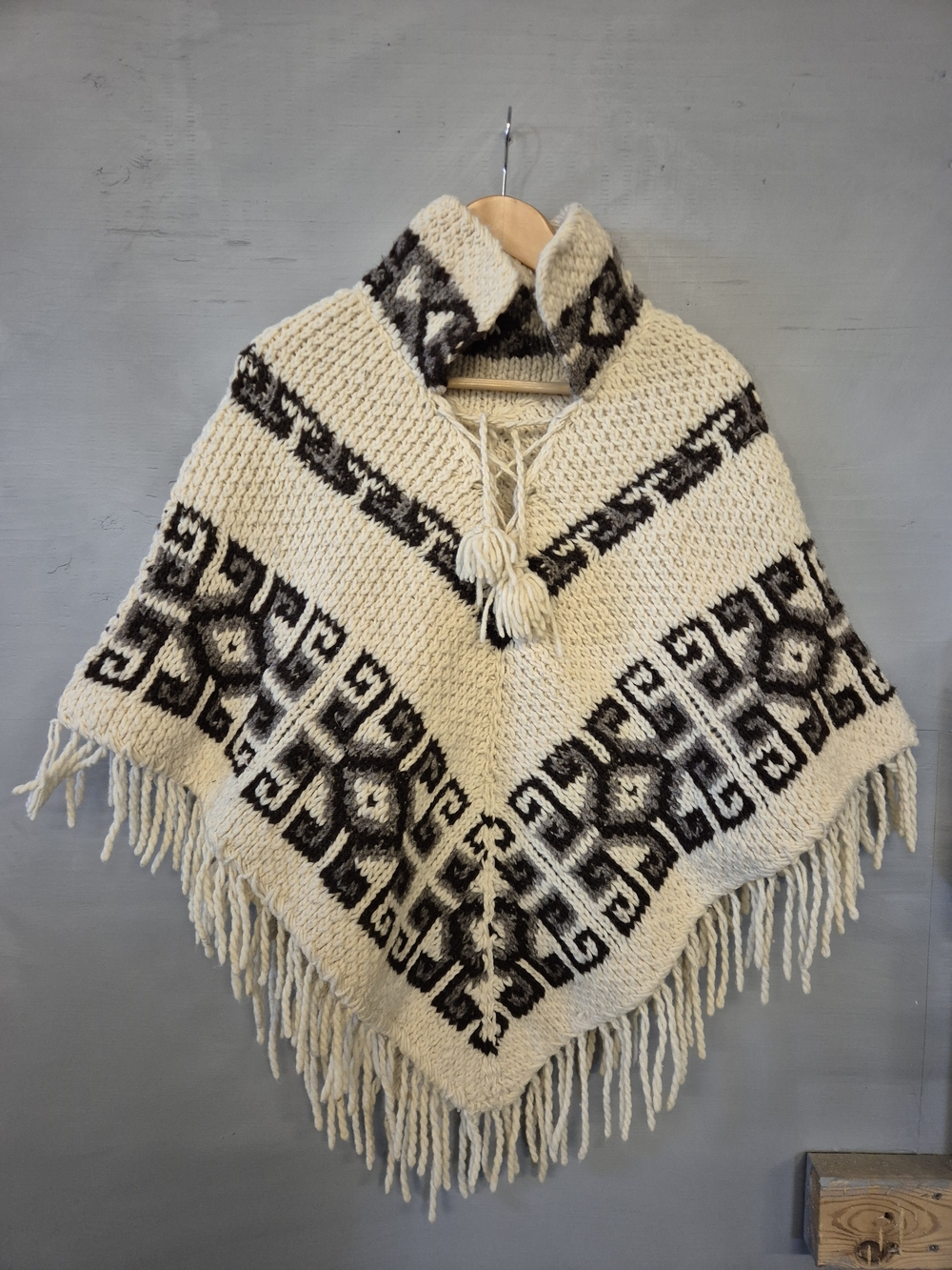 VINTAGE - Hand-knit Poncho